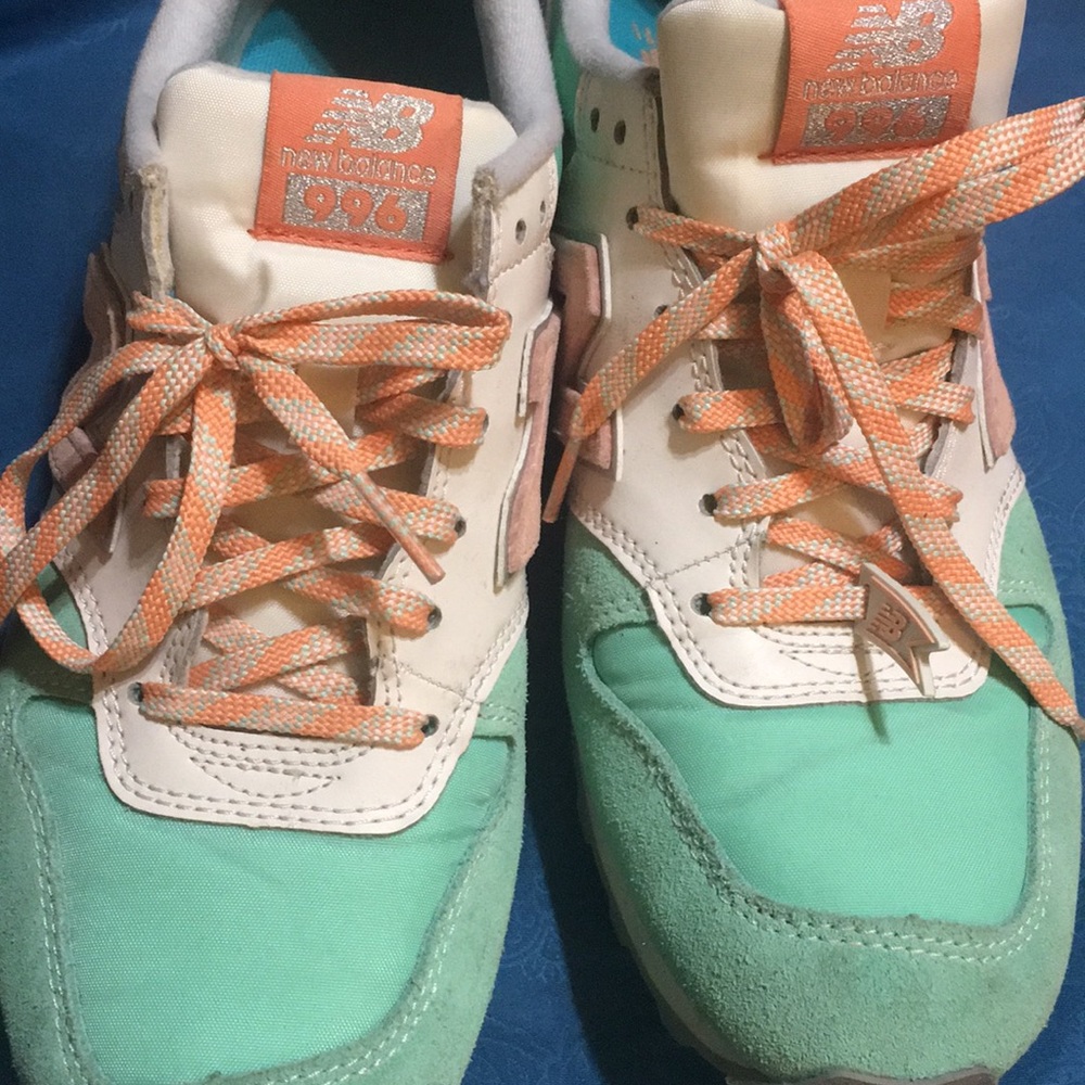 - NEW BALANCE HERITAGE WR996EM WOMEN 996